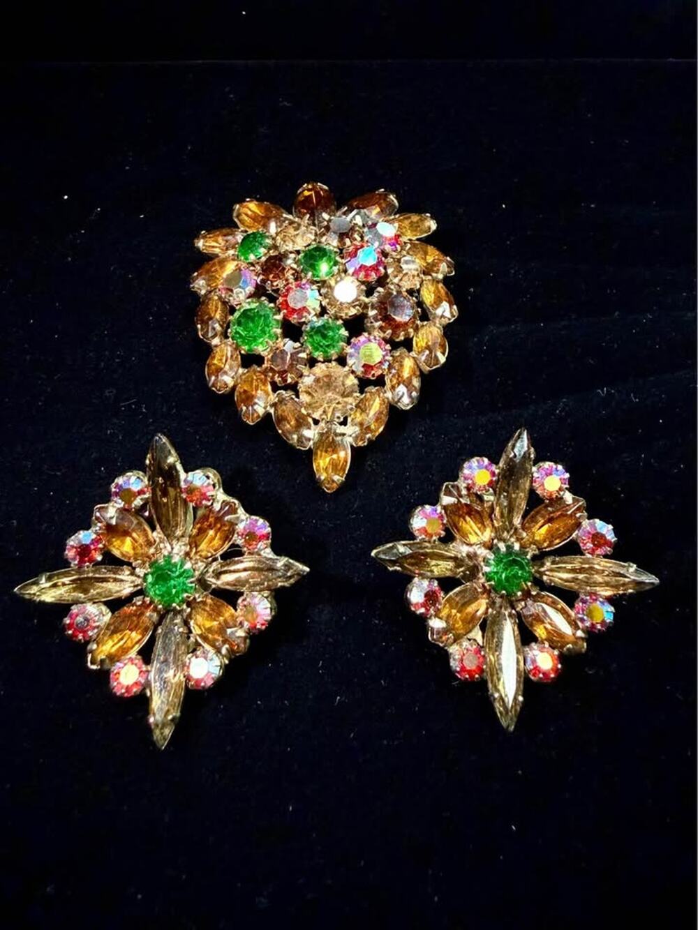 Vintage Rhinestone Brooch & Clip-On Earrings Set - Perfect for Christmas!